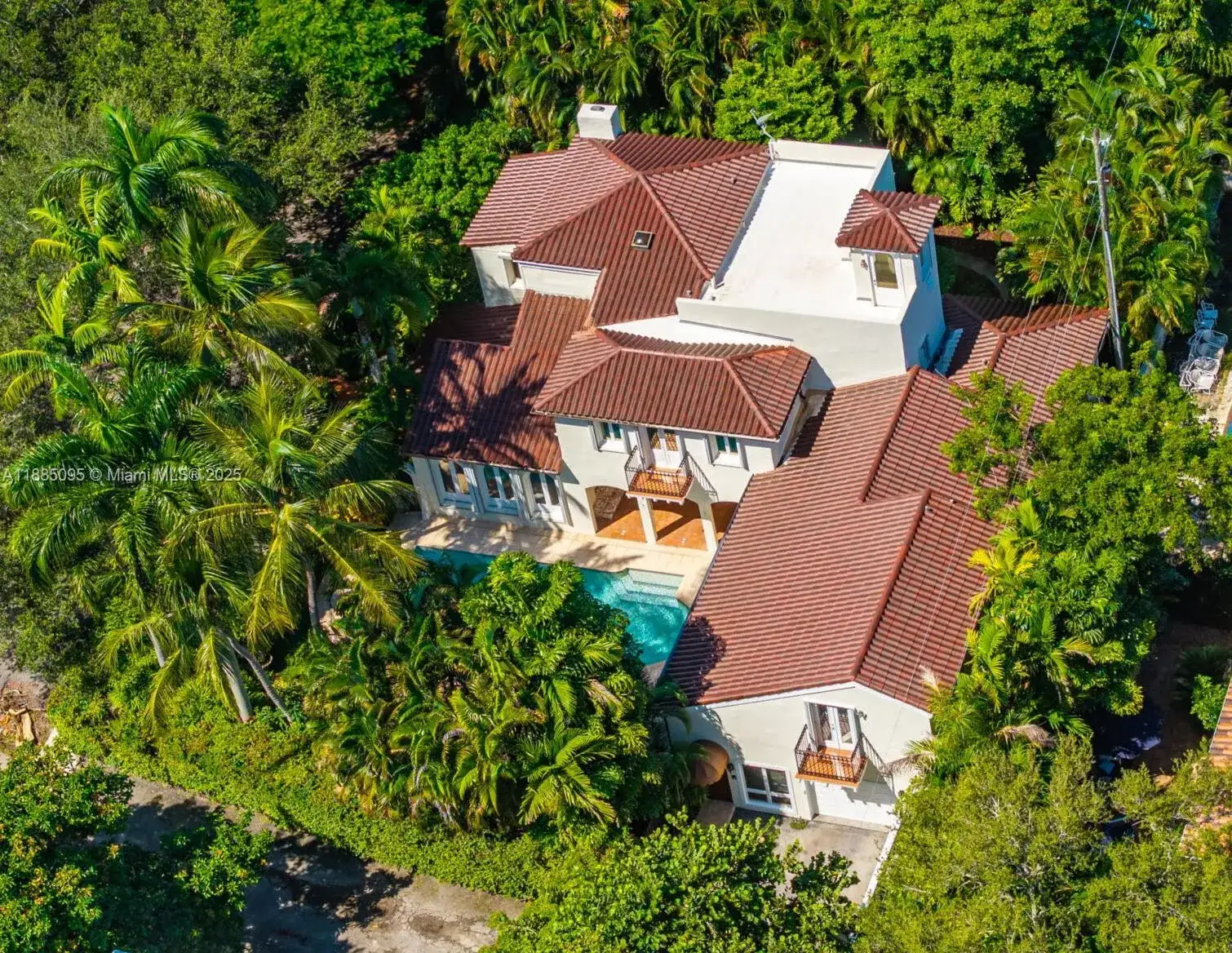 4 bedroom 8 bath Residential for sale at 225 Alesio Ave, Coral Gables FL 33134