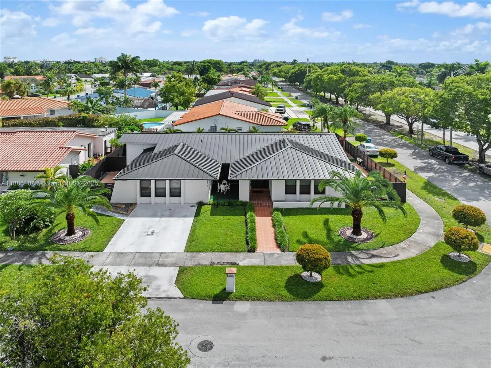 6 bedroom 4 bath Residential for sale at 2535 SW 125th Ct, Miami FL 33175