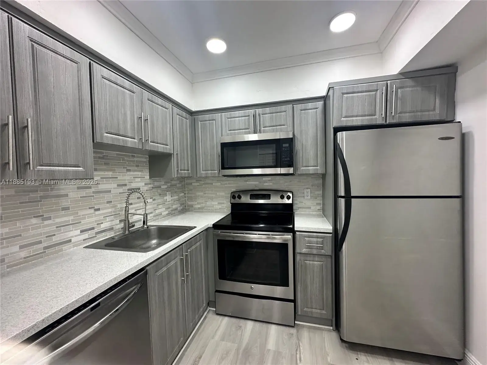 2 bedroom 2 bath Residential Lease for rent at 13984 NE 2nd Ct # 3, Miami FL 33161