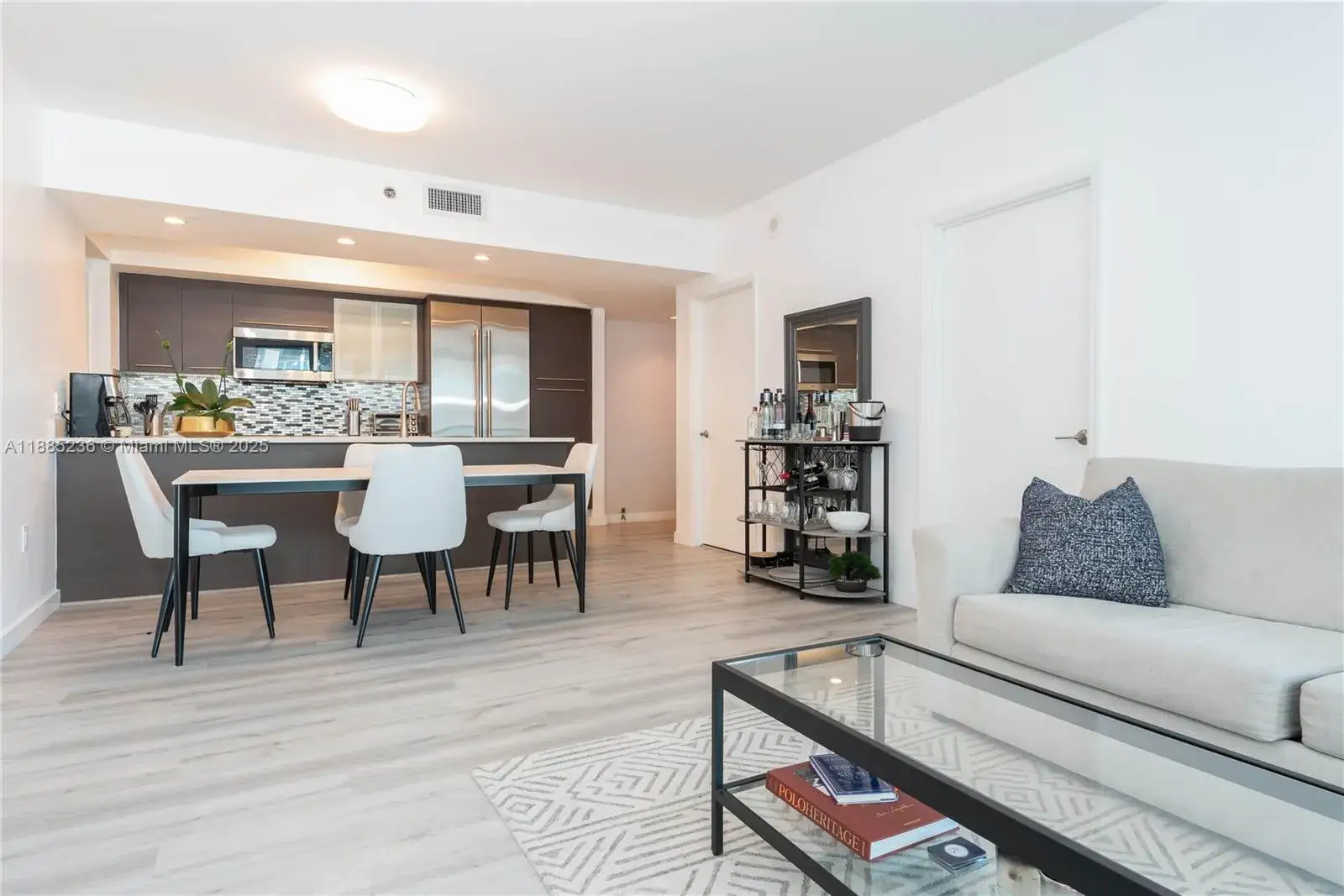 2 bedroom 2 bath Residential for sale at 55 SE 6th St # 3403, Miami FL 33131