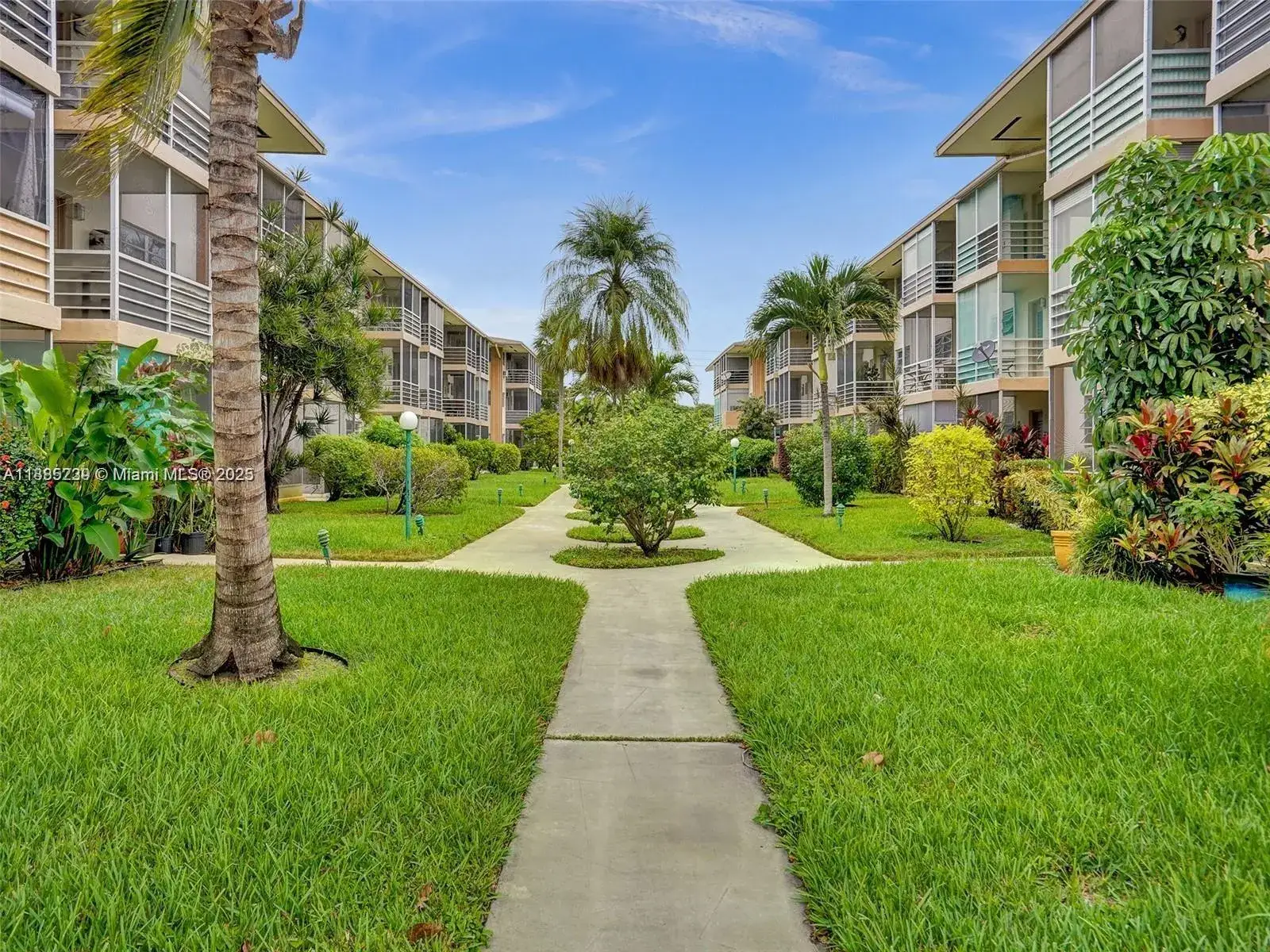 2 bedroom 1 bath Residential for sale at 1395 NE 167th St # 315, Miami FL 33162