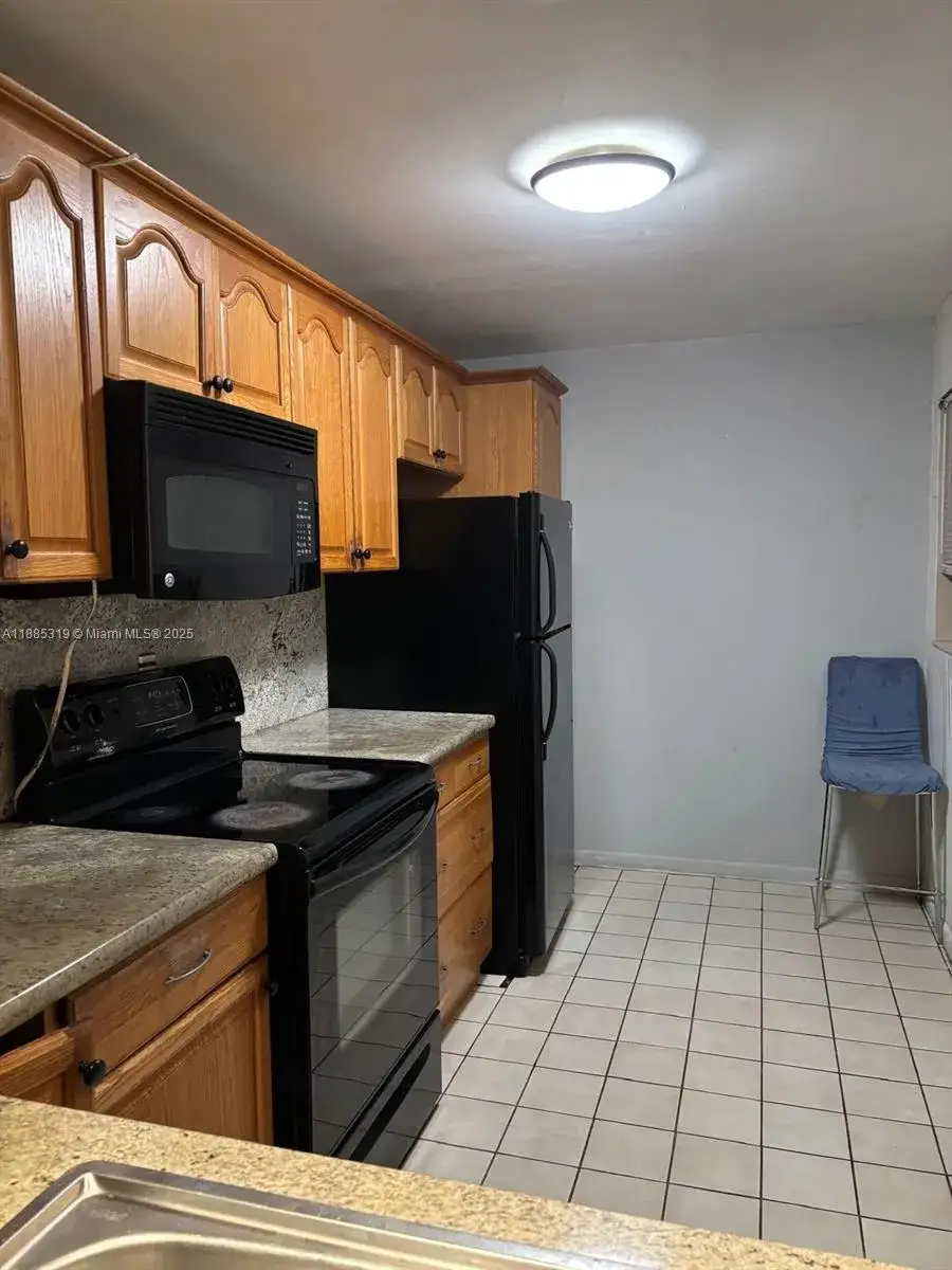2 bedroom 2 bath Residential Lease for rent at 871 NE 207th Ln # 15, Miami FL 33179