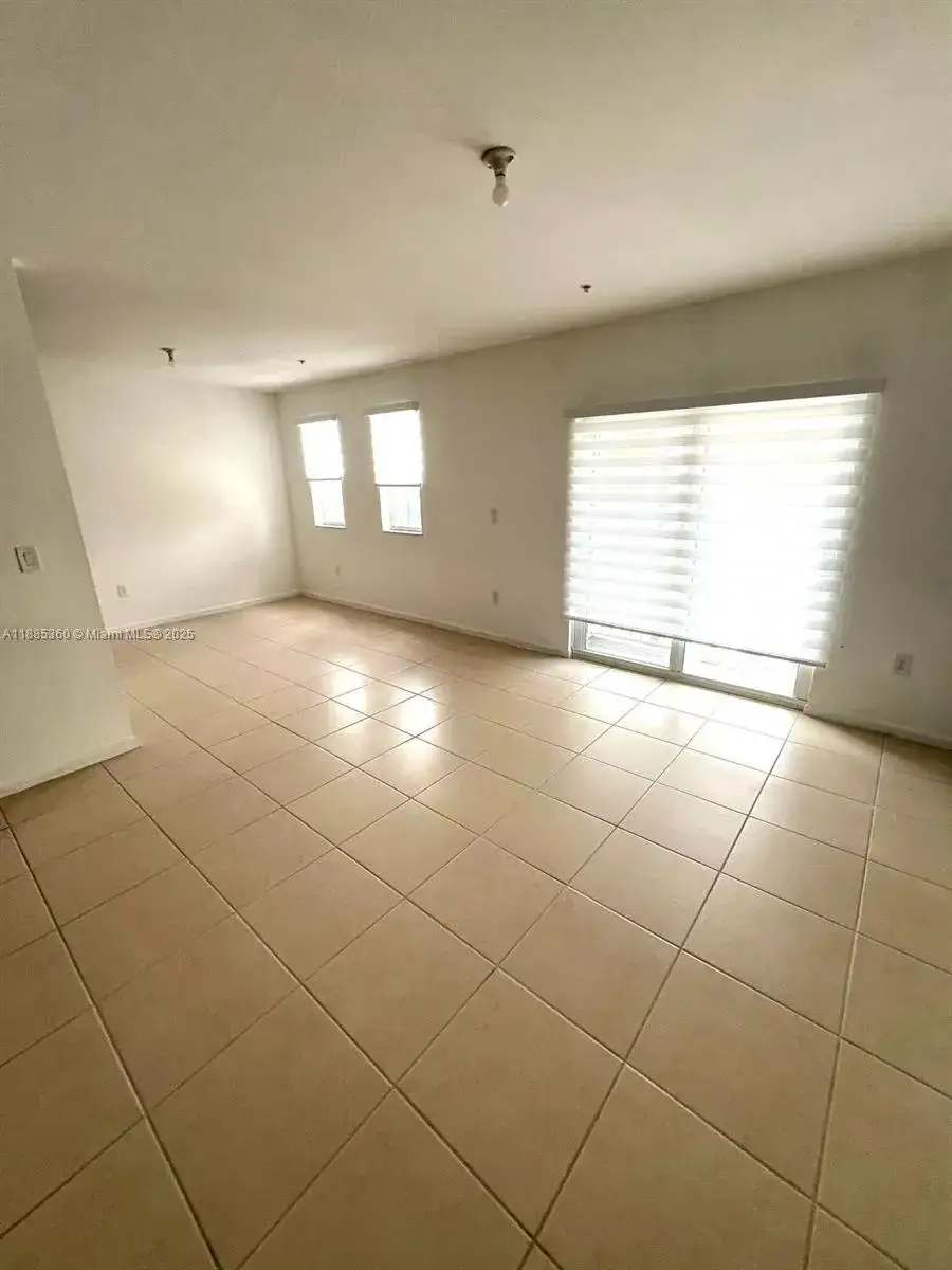 3 bedroom 2 bath Residential for sale at 11601 NW 89th St # 211, Doral FL 33178
