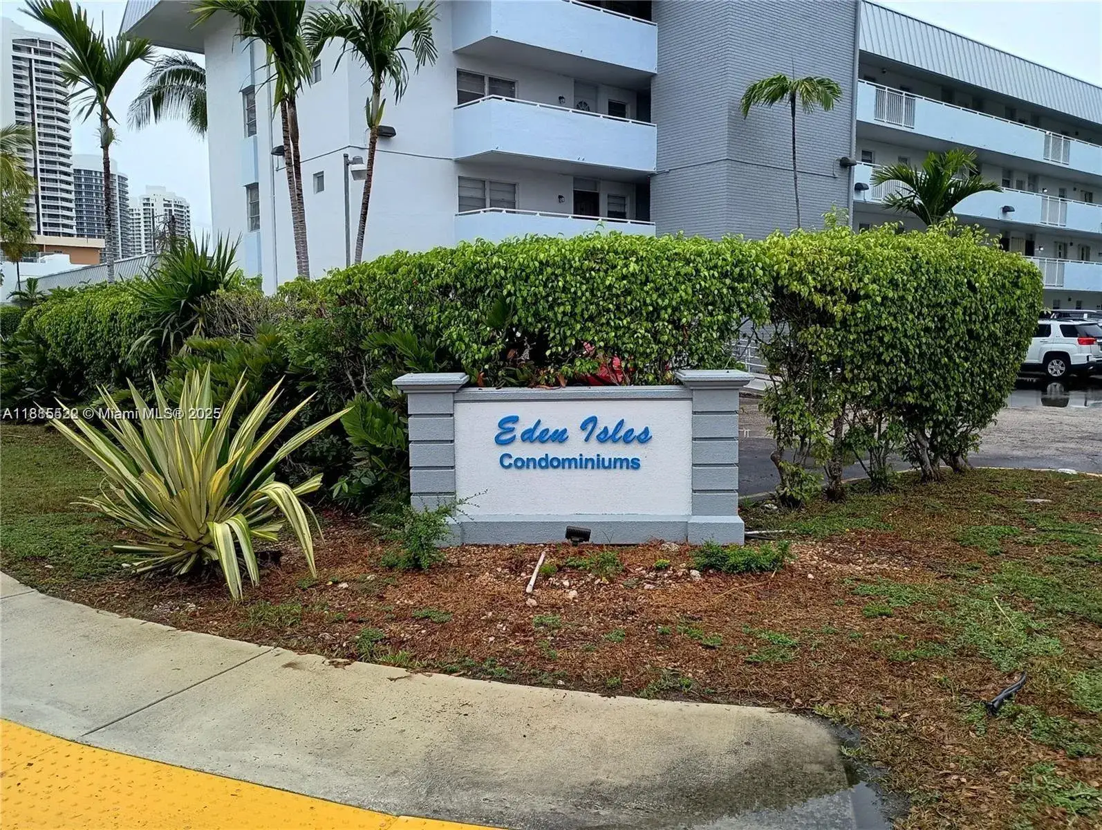 1 bedroom 1 bath Residential for sale at 3551 NE 169 st # 310, North Miami Beach FL 33160