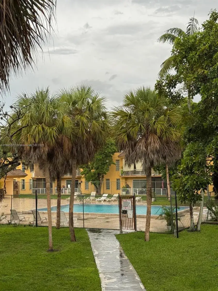 3 bedroom 2 bath Residential for sale at 13700 SW 62nd St # 250, Miami FL 33183