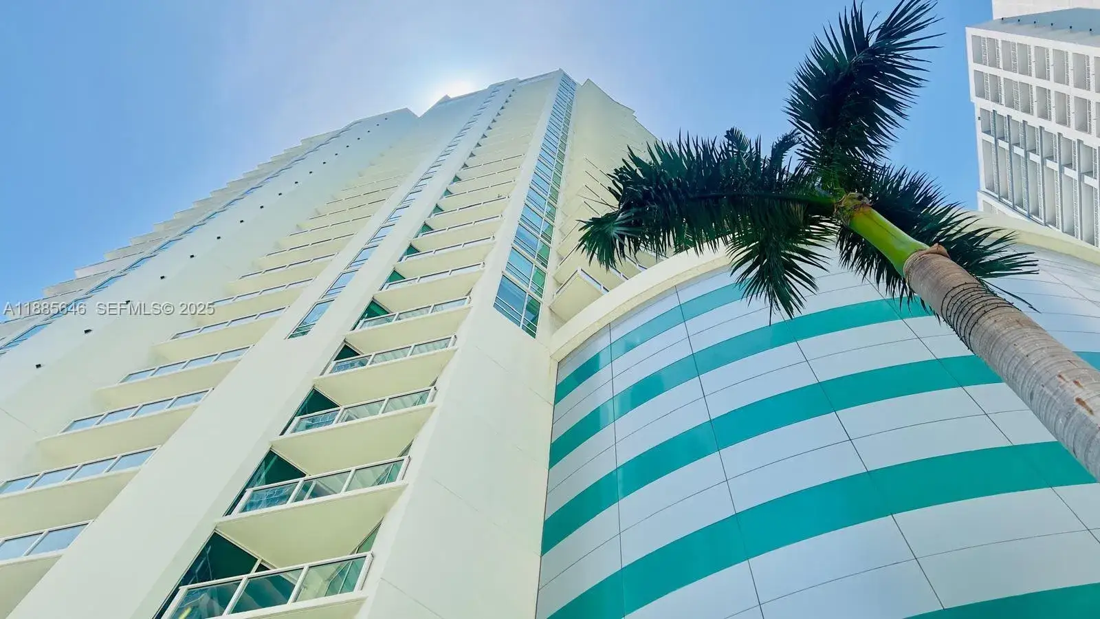 1 bedroom 1 bath Residential for sale at 218 SE 14th St # 1504, Miami FL 33131