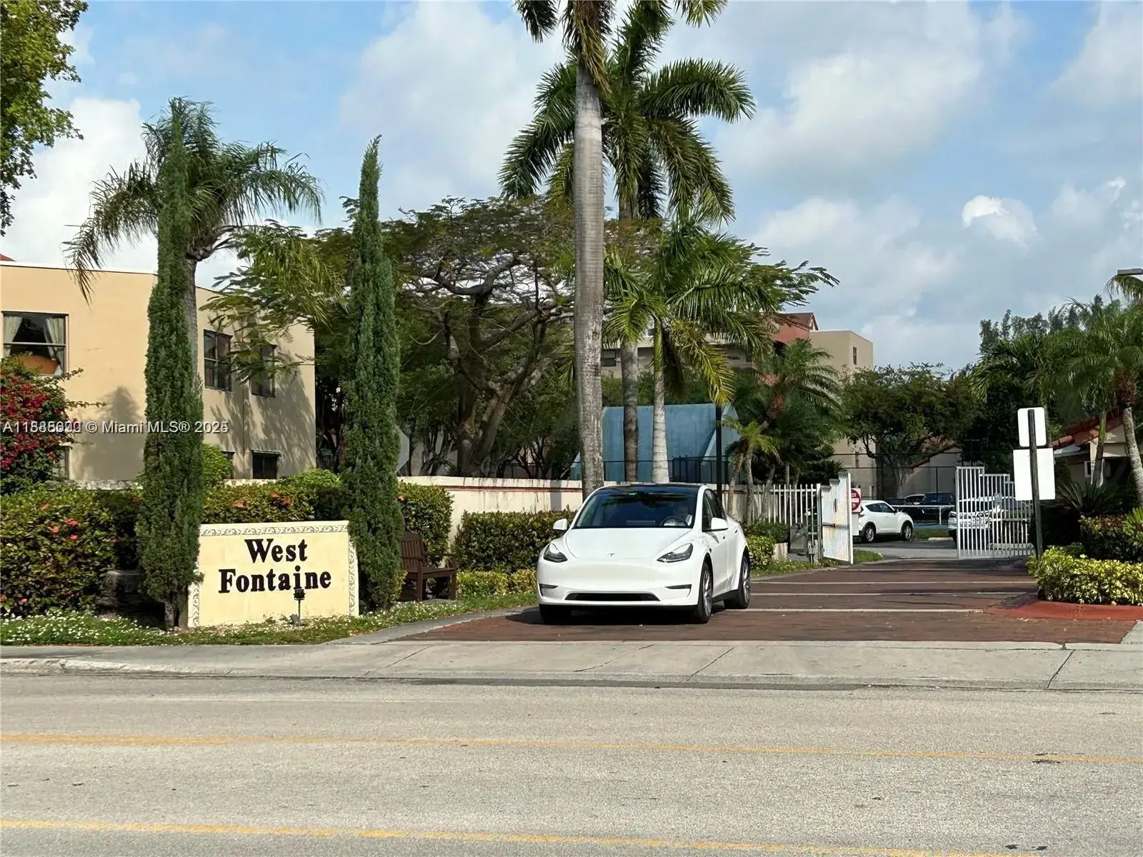 2 bedroom 2 bath Residential Lease for rent at 10245 NW 9th St Cir # 9, Miami FL 33172