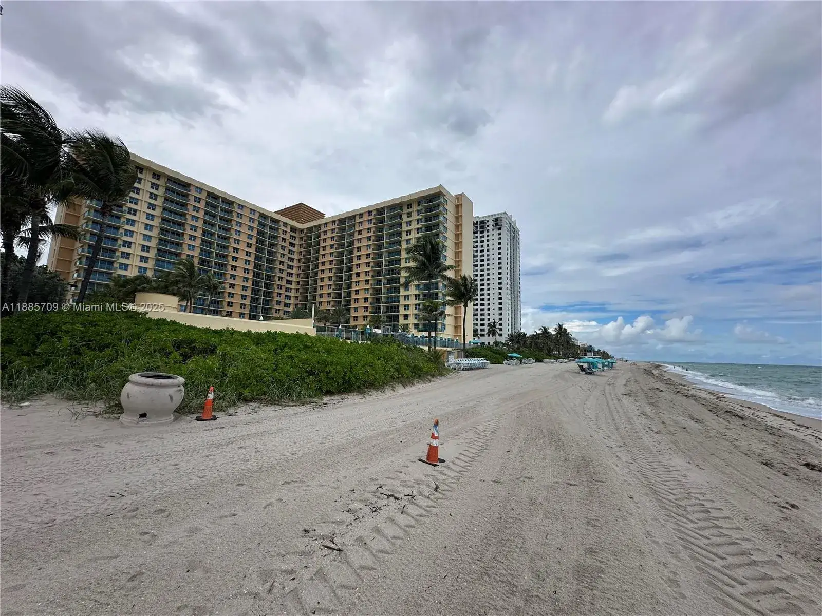 2 bedroom 2 bath Residential Lease for rent at 2501 S Ocean Dr # 535, Hollywood FL 33019