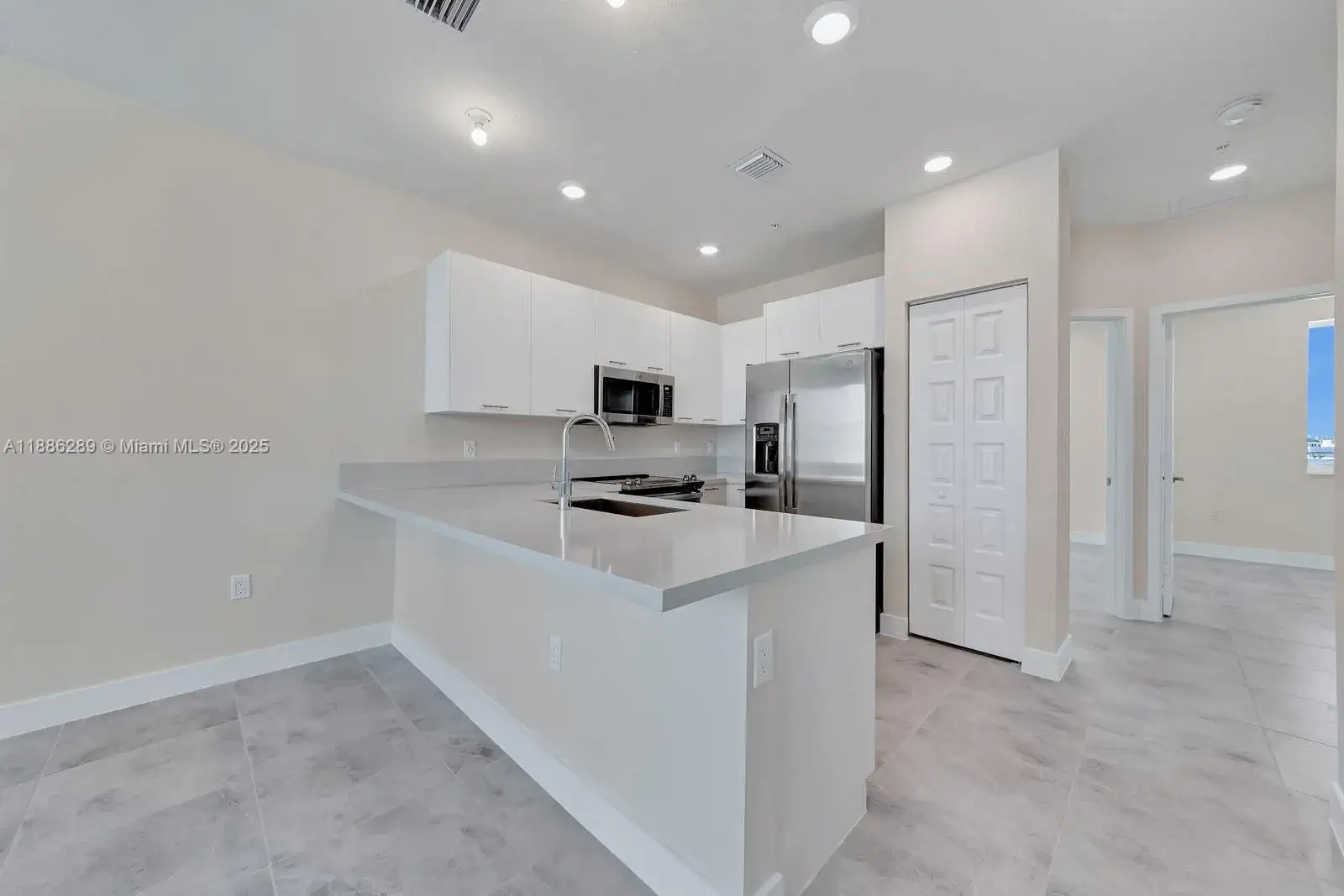 3 bedroom 2 bath Residential for sale at 6420 NW 102nd Path # 303, Doral FL 33178
