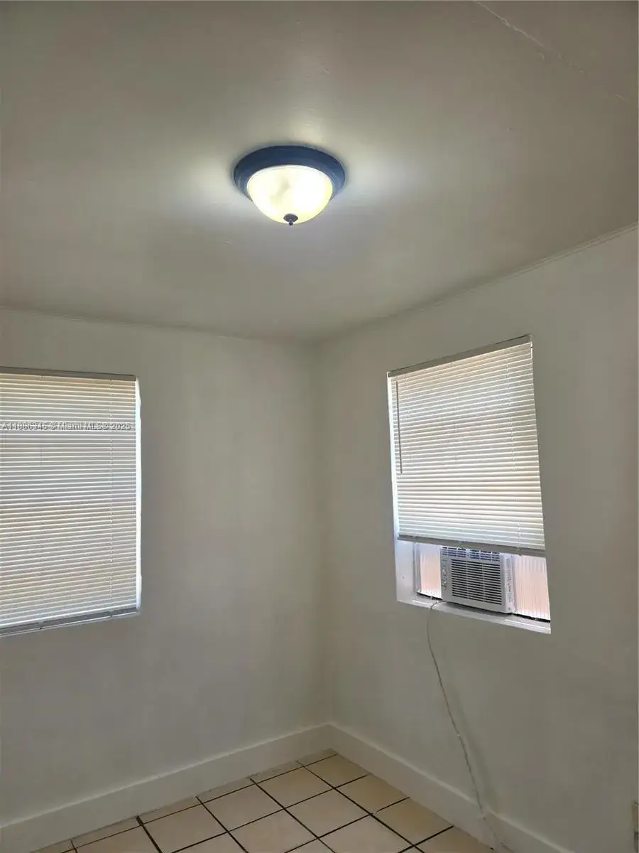 1 bedroom Residential Lease for rent at 527 SW 6th Ter # 11, Homestead FL 33030