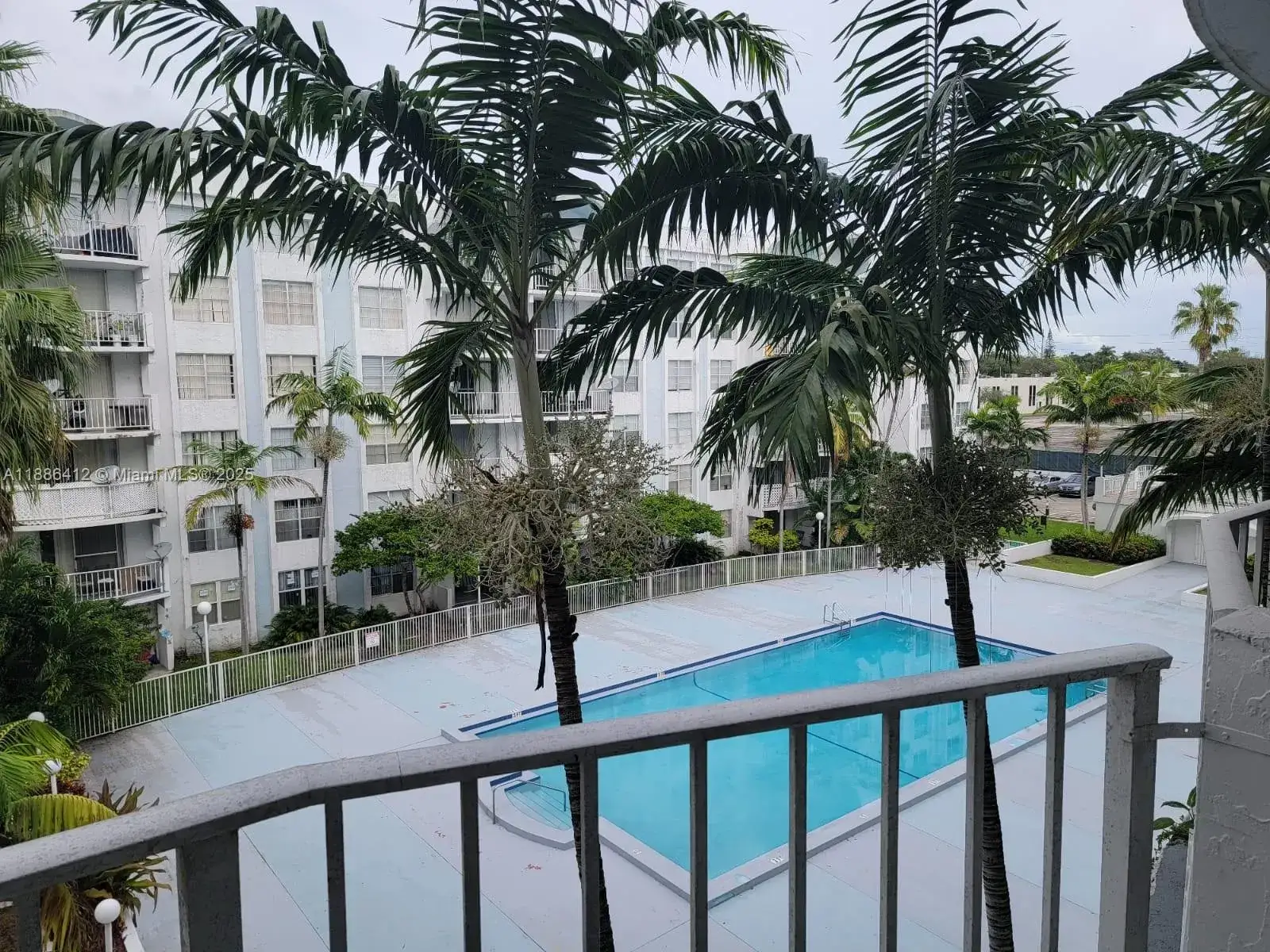 1 bedroom 1 bath Residential for sale at 494 NW 165th St Rd # 404, Miami FL 33169