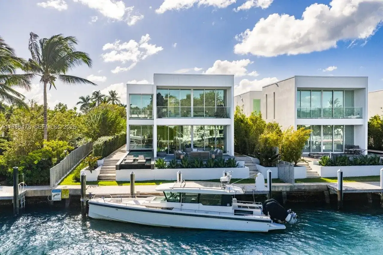 4 bedroom 4 bath Residential for sale at 1011 W 48th St # 8, Miami Beach FL 33140