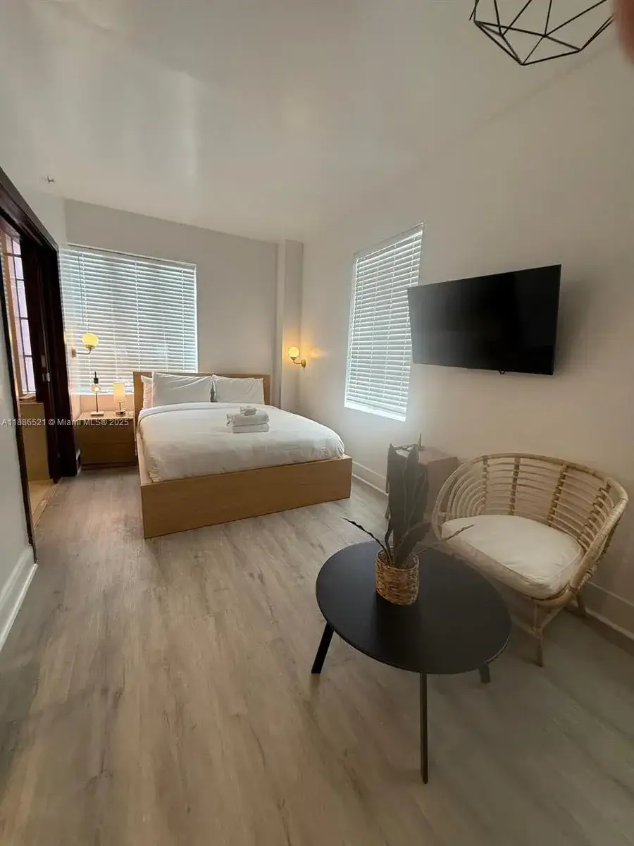 1 bedroom 1 bath Residential for sale at 1036 Ocean Dr # B309, Miami Beach FL 33139