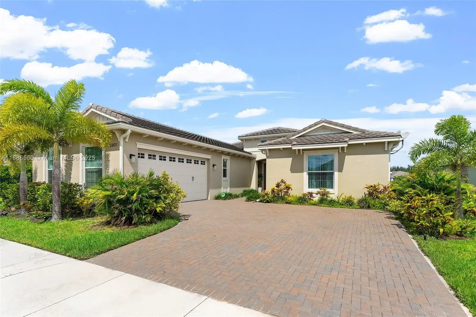 3 bedroom 3 bath Residential for sale at 15901 Meadowlark Ct, Loxahatchee FL 33470
