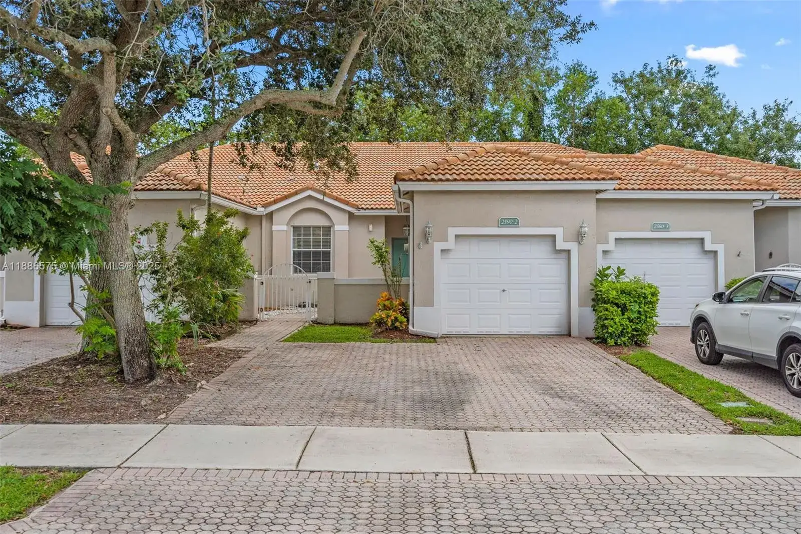 2 bedroom 2 bath Residential for sale at 2590 E Aragon Blvd # 2, Sunrise FL 33313