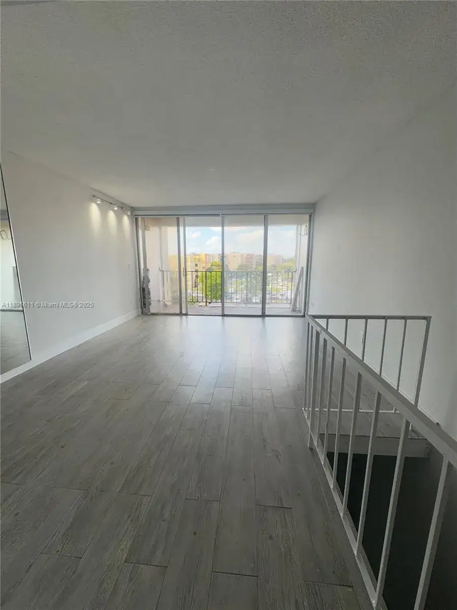 2 bedroom 1 bath Residential Lease for rent at 9220 Fontainebleau Blvd # 507, Miami FL 33172