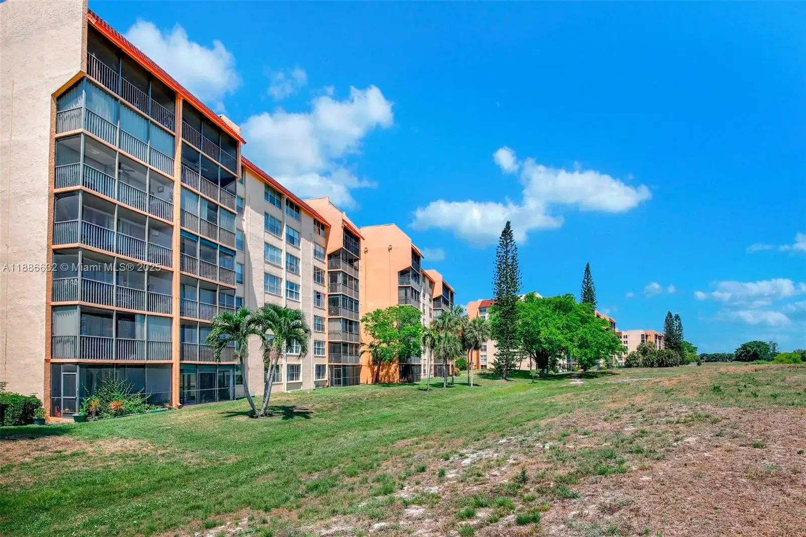 2 bedroom 2 bath Residential for sale at 3821 Environ Blvd # 505, Lauderhill FL 33319