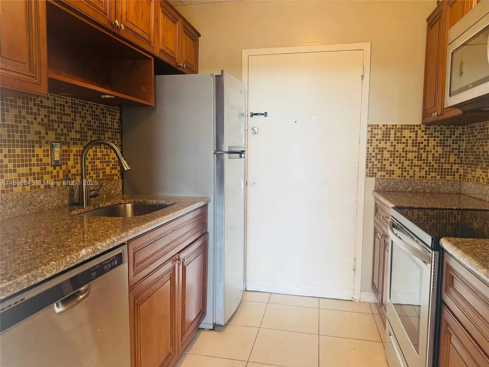 2 bedroom 2 bath Residential for sale at 2000 NE 135th St # 403, North Miami FL 33181