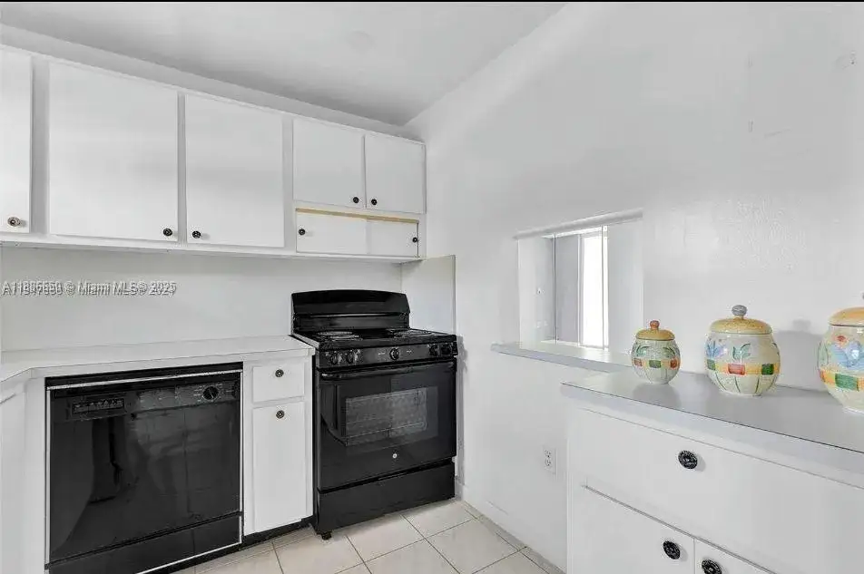 1 bedroom 1 bath Residential Lease for rent at 8100 Sunrise Lakes Blvd # 208, Sunrise FL 33322