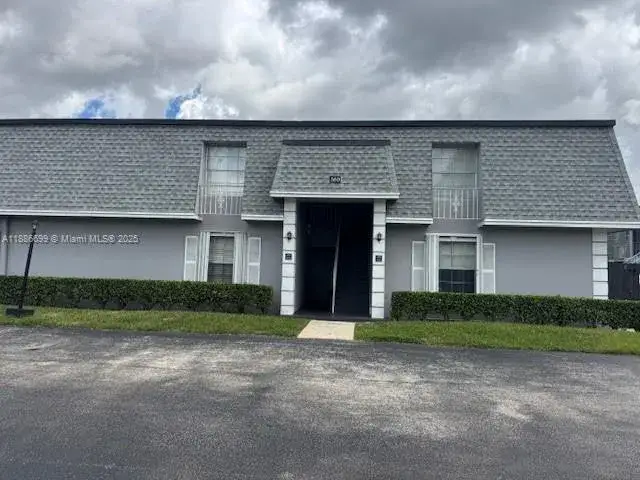 2 bedroom 1 bath Residential for sale at 360 NW 69th Ave # 202, Plantation FL 33317