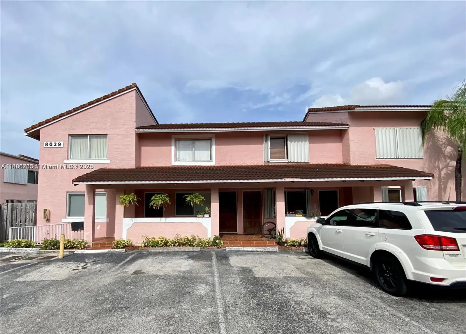 2 bedroom 2 bath Residential Lease for rent at 8039 Lake Dr # 102, Doral FL 33166