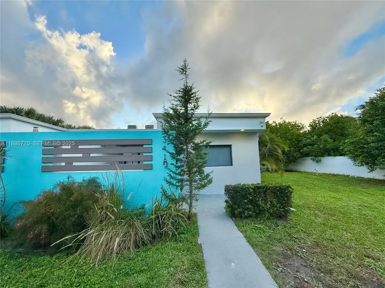 2 bedroom 1 bath Residential Lease for rent at 341 S 23rd Way S # 341, West Palm Beach FL 33406