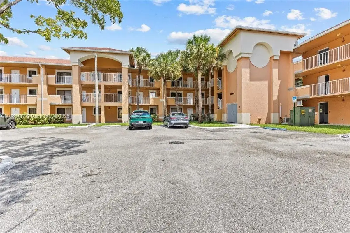 2 bedroom 2 bath Residential Lease for rent at 6900 SW 39th St # 208J, Davie FL 33314