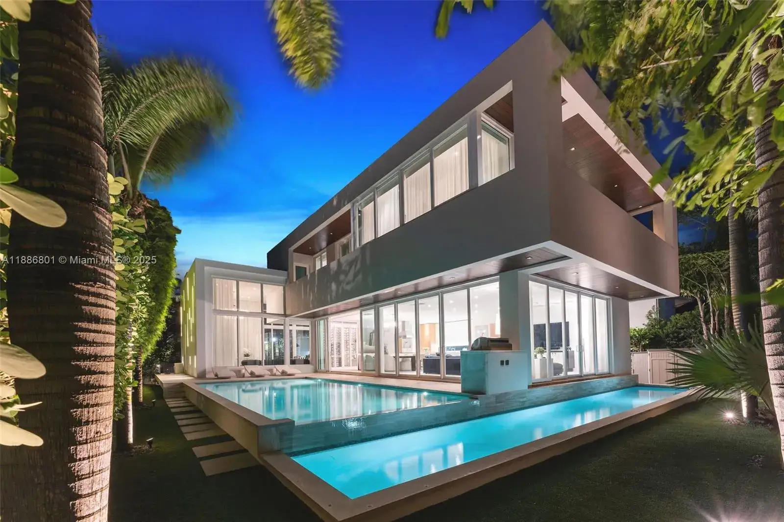 3 bedroom 3 bath Residential for sale at 4433 N Bay Rd, Miami Beach FL 33140