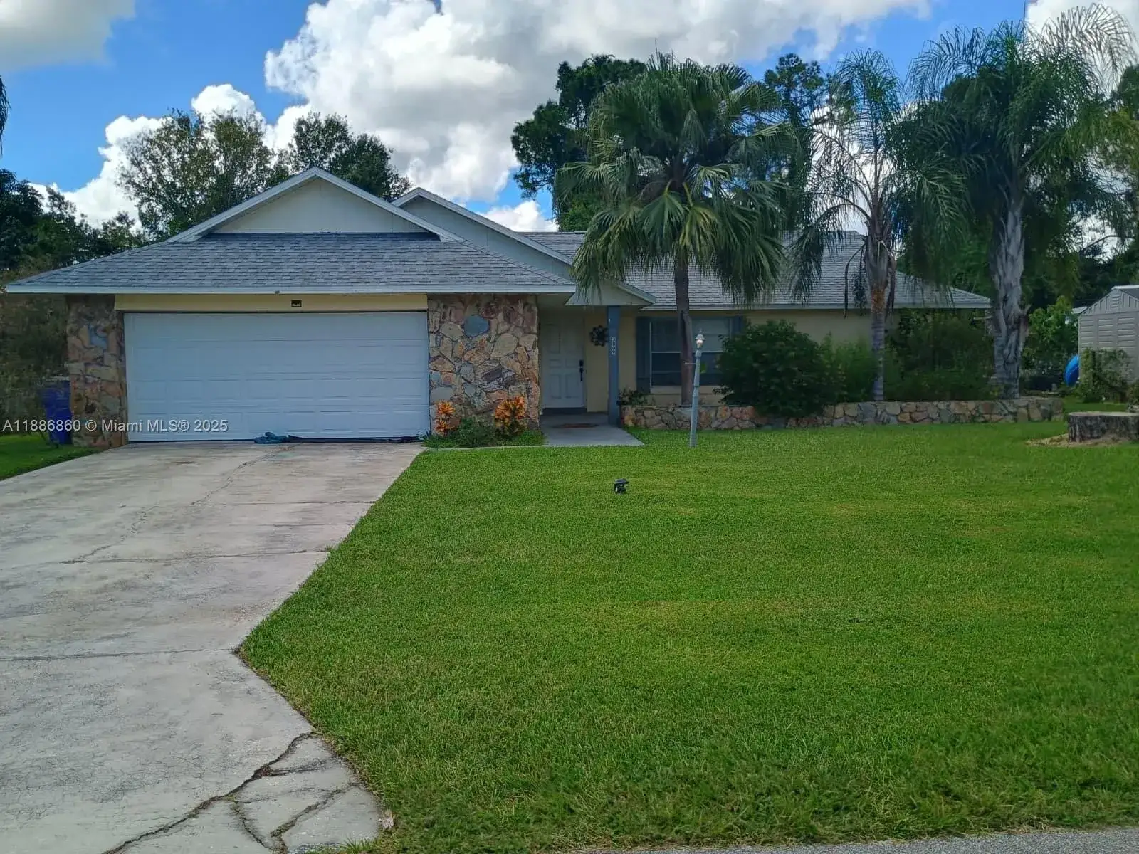 3 bedroom 2 bath Residential for sale at 3809 palazzo, Sebring FL 33872