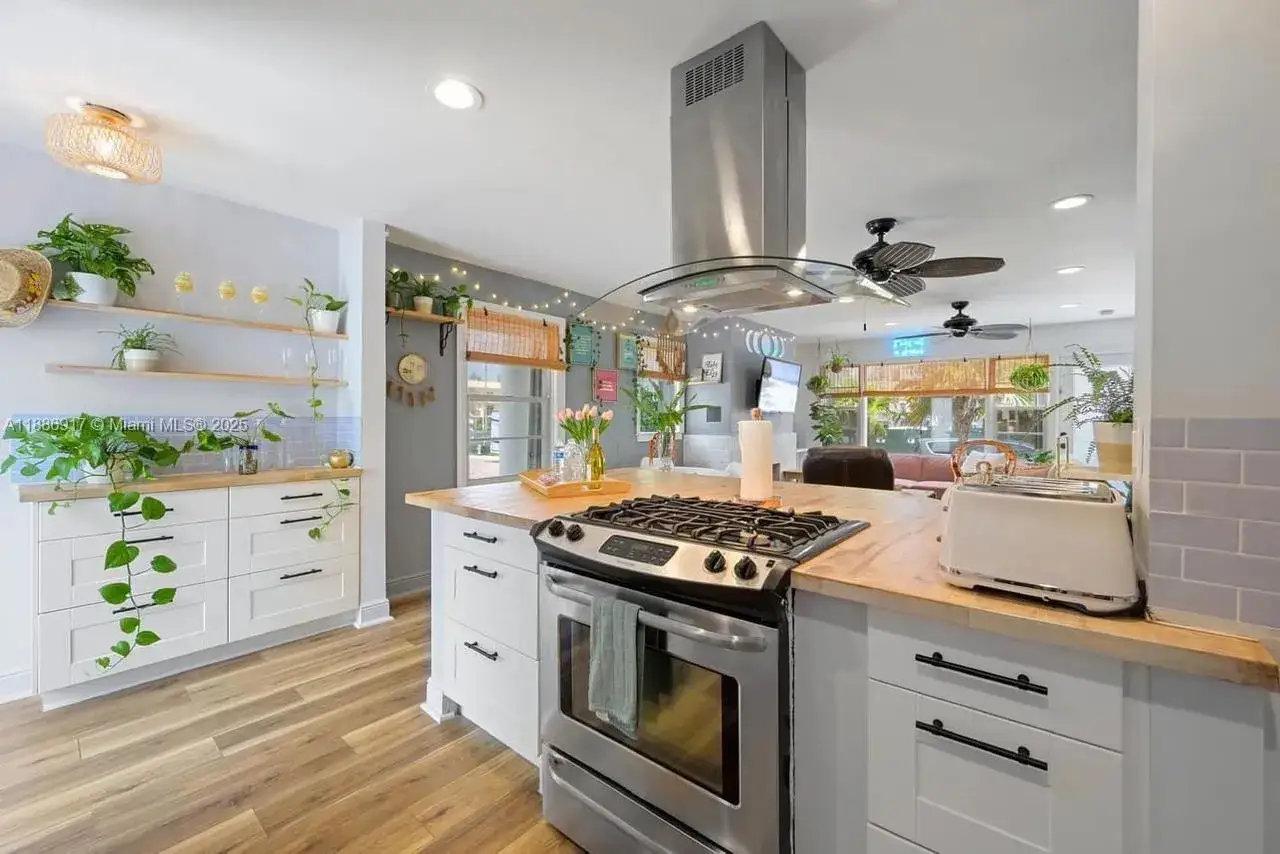 2 bedroom 1 bath Residential for sale at 314 New Hampshire St # 23, Hollywood FL 33019