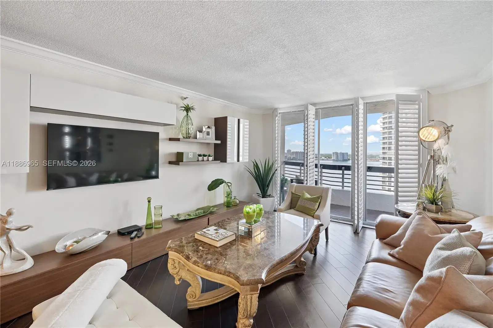 1 bedroom 1 bath Residential for sale at 19195 NE 36th Ct # 2304, Aventura FL 33180