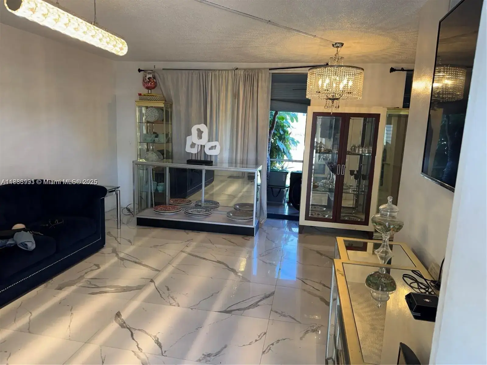 1 bedroom 1 bath Residential for sale at 2980 Point East Dr # D102, Aventura FL 33160