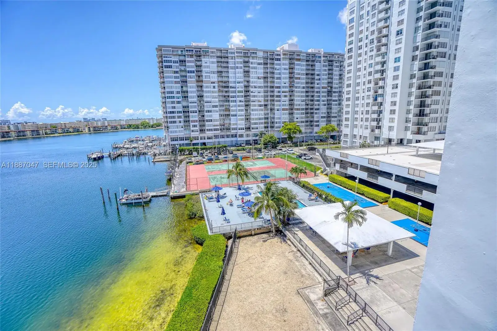 2 bedroom 2 bath Residential for sale at 2780 NE 183rd St # 1204, Aventura FL 33160