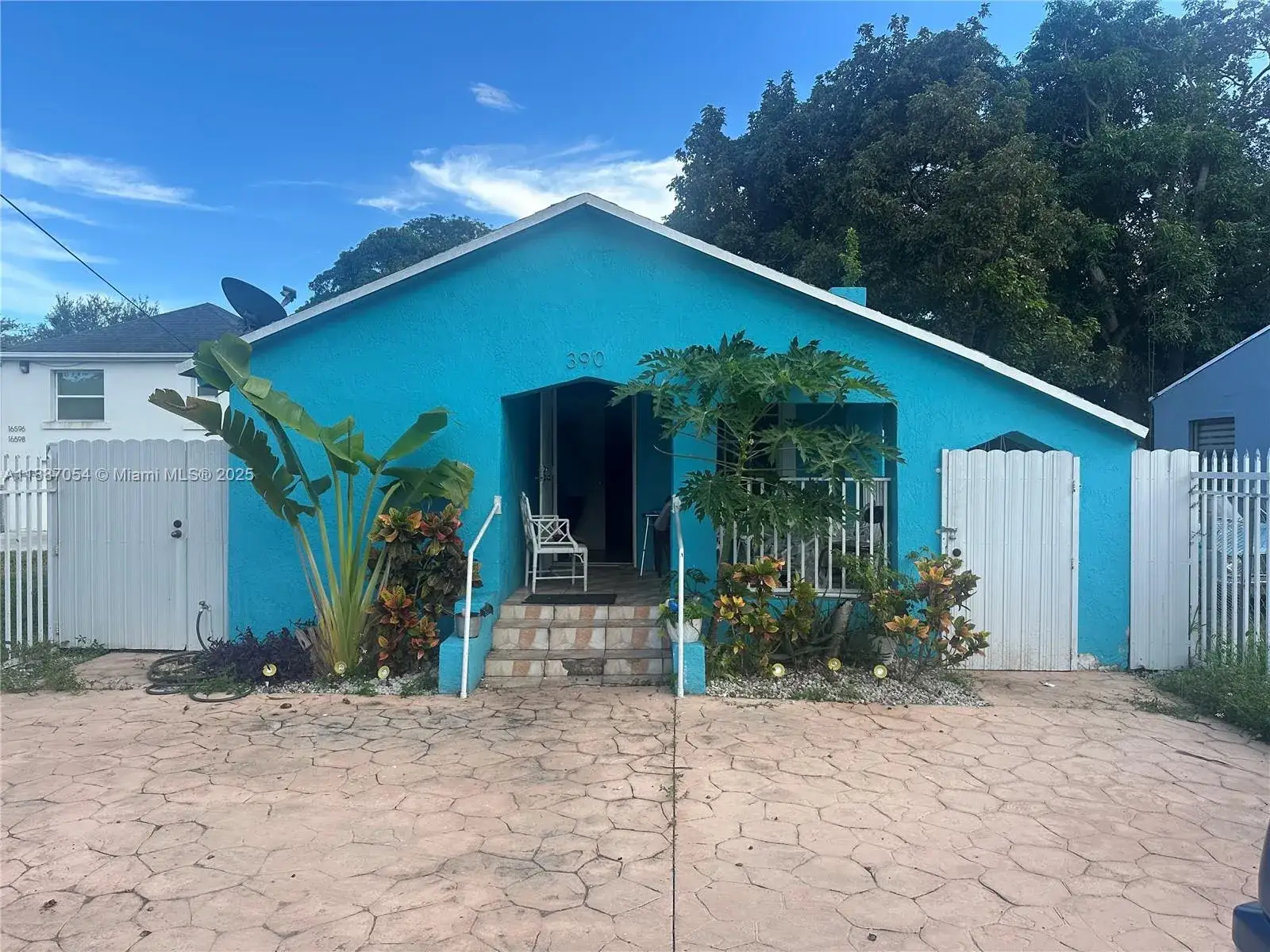 2 bedroom 1 bath Residential for sale at 390 NE 166th St, Miami FL 33162