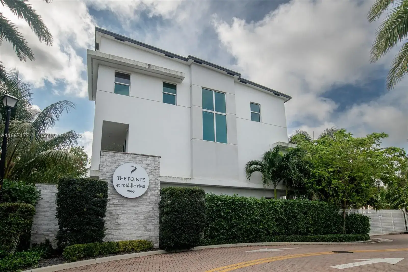 3 bedroom 2 bath Residential for sale at 2900 NE 12th Ter # 14, Oakland Park FL 33334