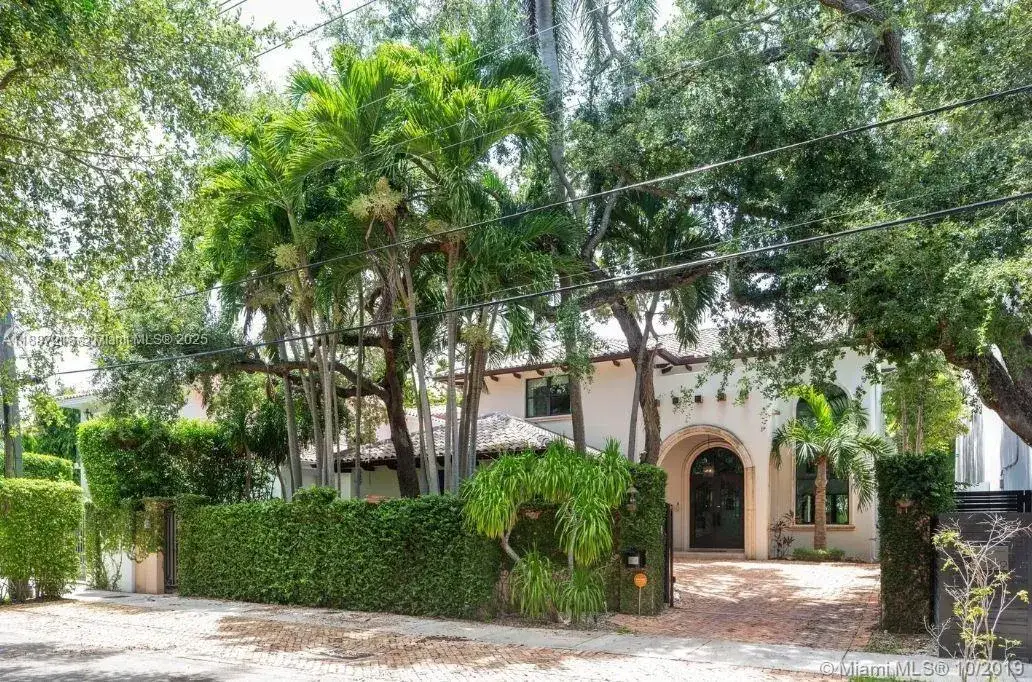 4 bedroom 4 bath Residential Lease for rent at 2561 Trapp Ave, Miami FL 33133