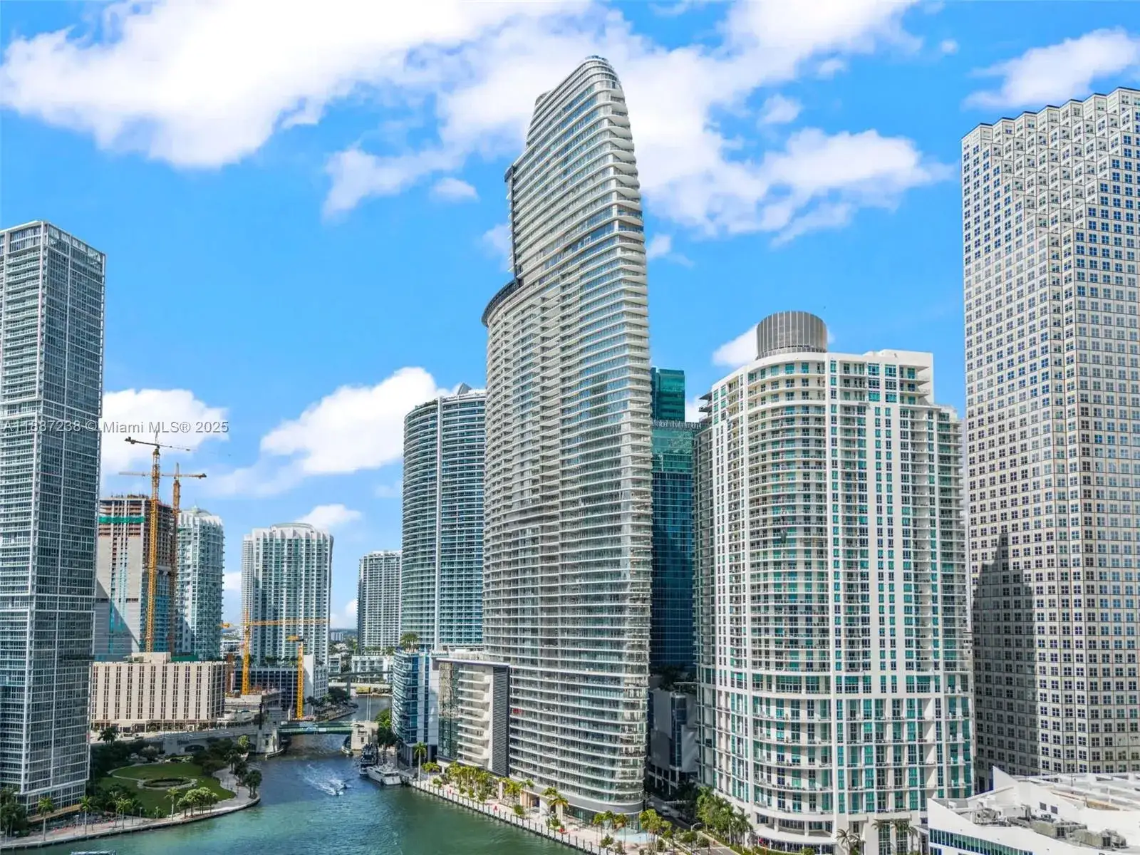 1 bedroom 1 bath Residential for sale at 300 Biscayne Blvd Way # 3508, Miami FL 33131