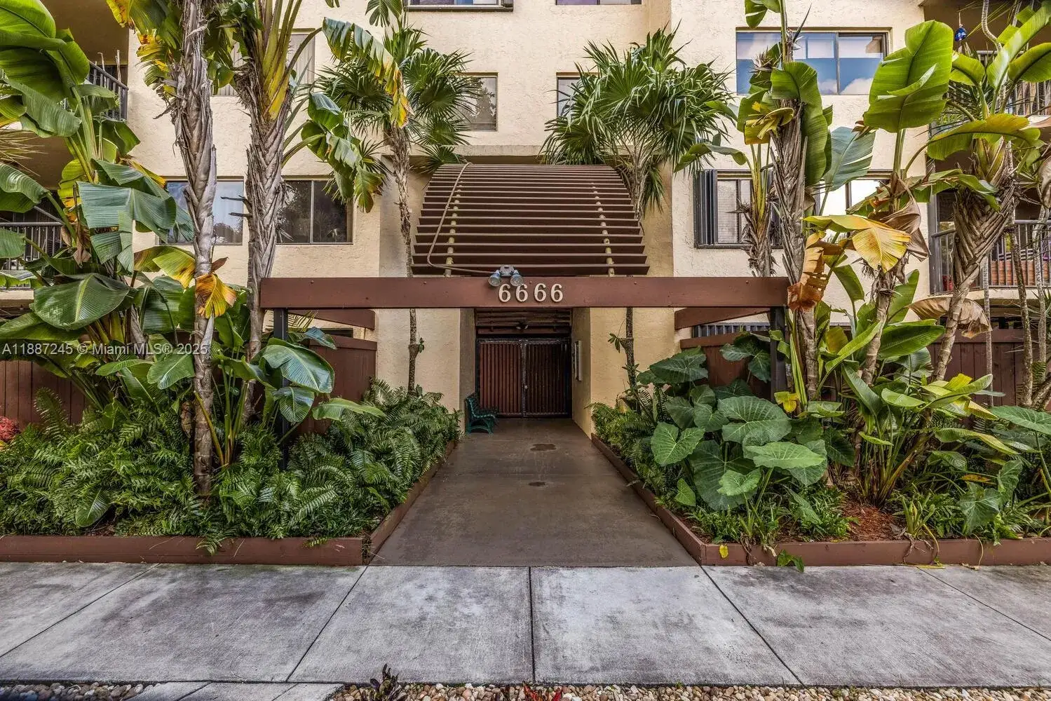 2 bedroom 2 bath Residential for sale at 6666 SW 115th Ct # 406, Miami FL 33173