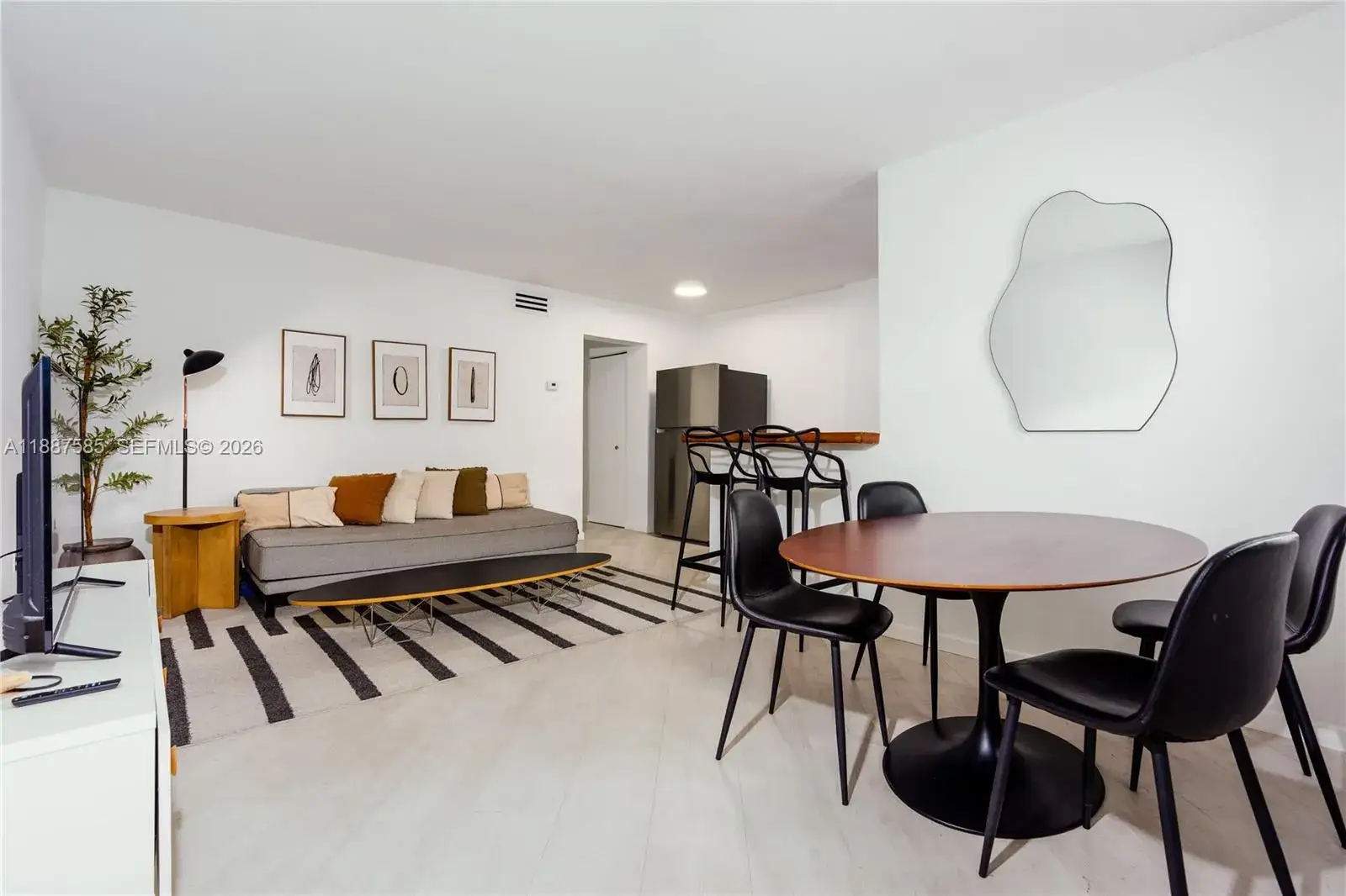 1 bedroom 1 bath Residential Lease for rent at 525 Meridian Ave # 203, Miami Beach FL 33139