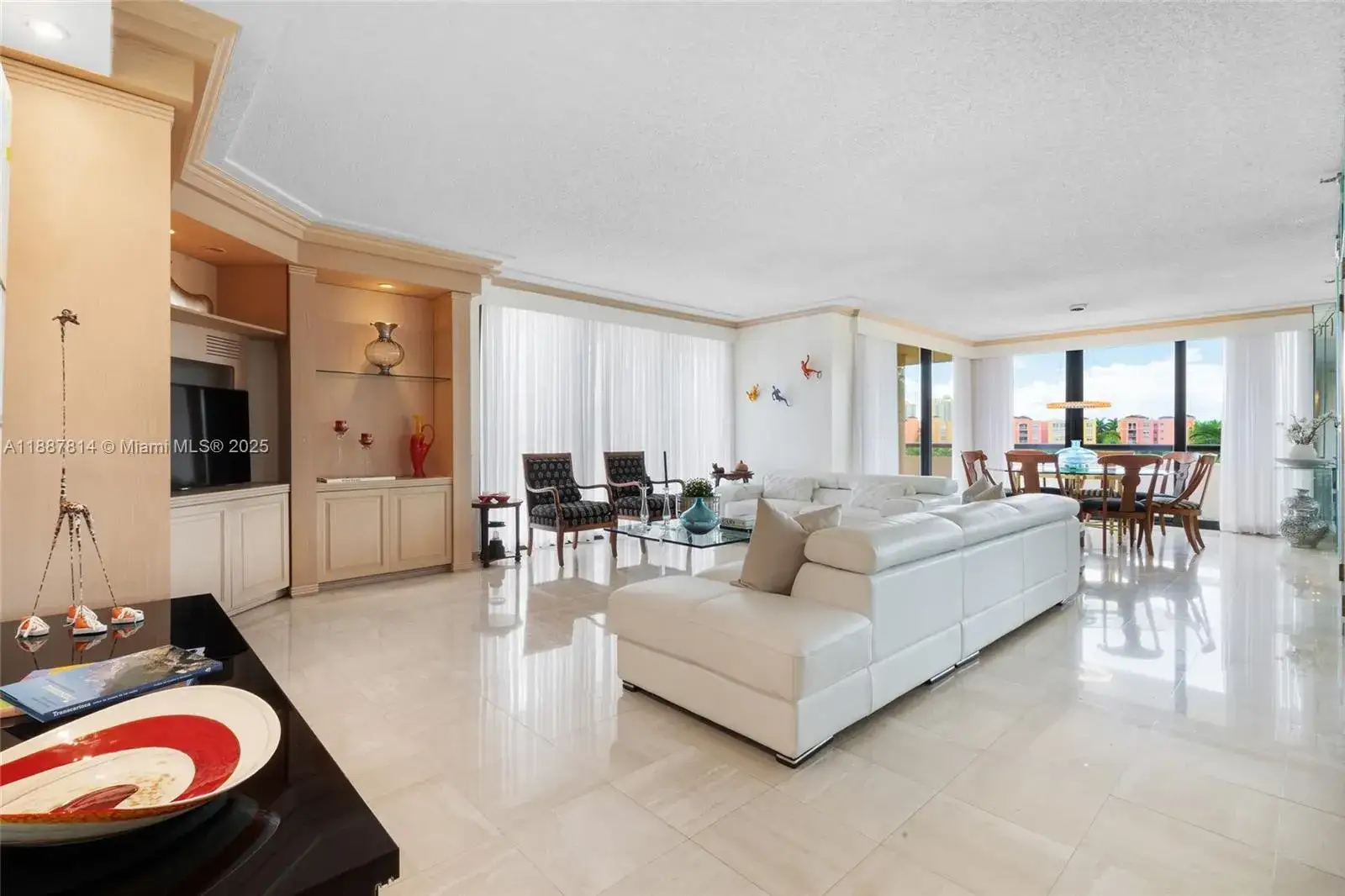 2 bedroom 2 bath Residential for sale at 19667 Turnberry Way # 3D, Aventura FL 33180