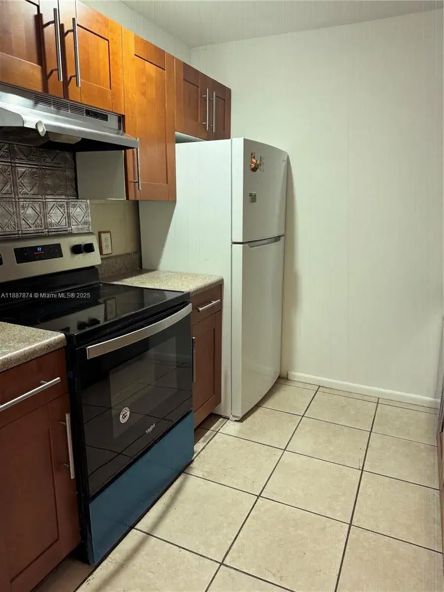 1 bedroom 1 bath Residential Lease for rent at 13550 SW 6th Ct # 409A, Pembroke Pines FL 33027