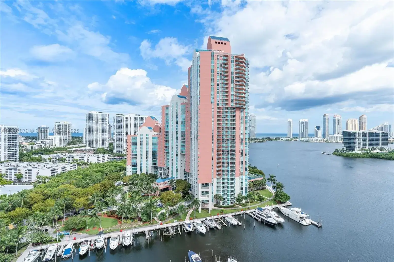 2 bedroom 3 bath Residential for sale at 3340 NE 190th St # 1808, Aventura FL 33180