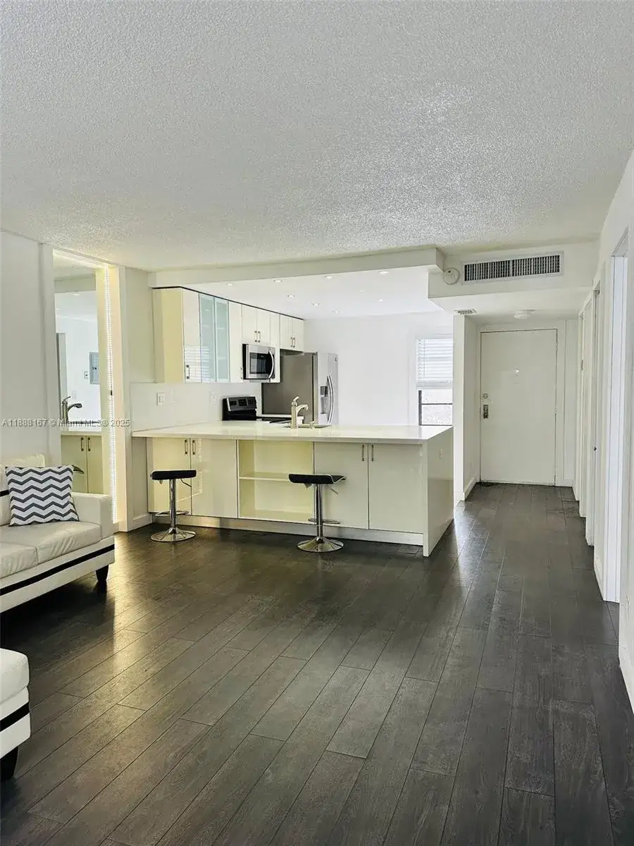 1 bedroom 1 bath Residential Lease for rent at 20400 W Country Club Dr # 414, Aventura FL 33180