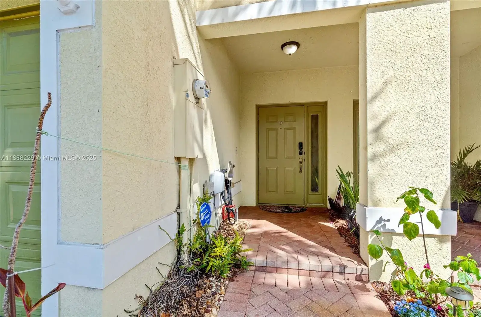 2 bedroom 2 bath Residential for sale at 2429 NW 31st Ct # 2429, Oakland Park FL 33309