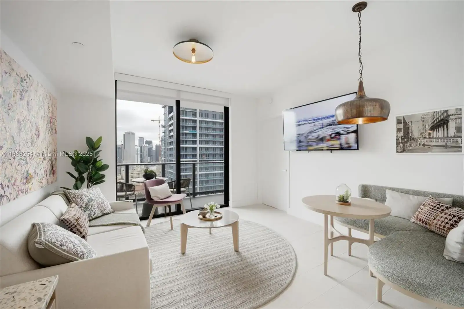 1 bedroom 1 bath Residential for sale at 159 NE 6th St # 2607, Miami FL 33132
