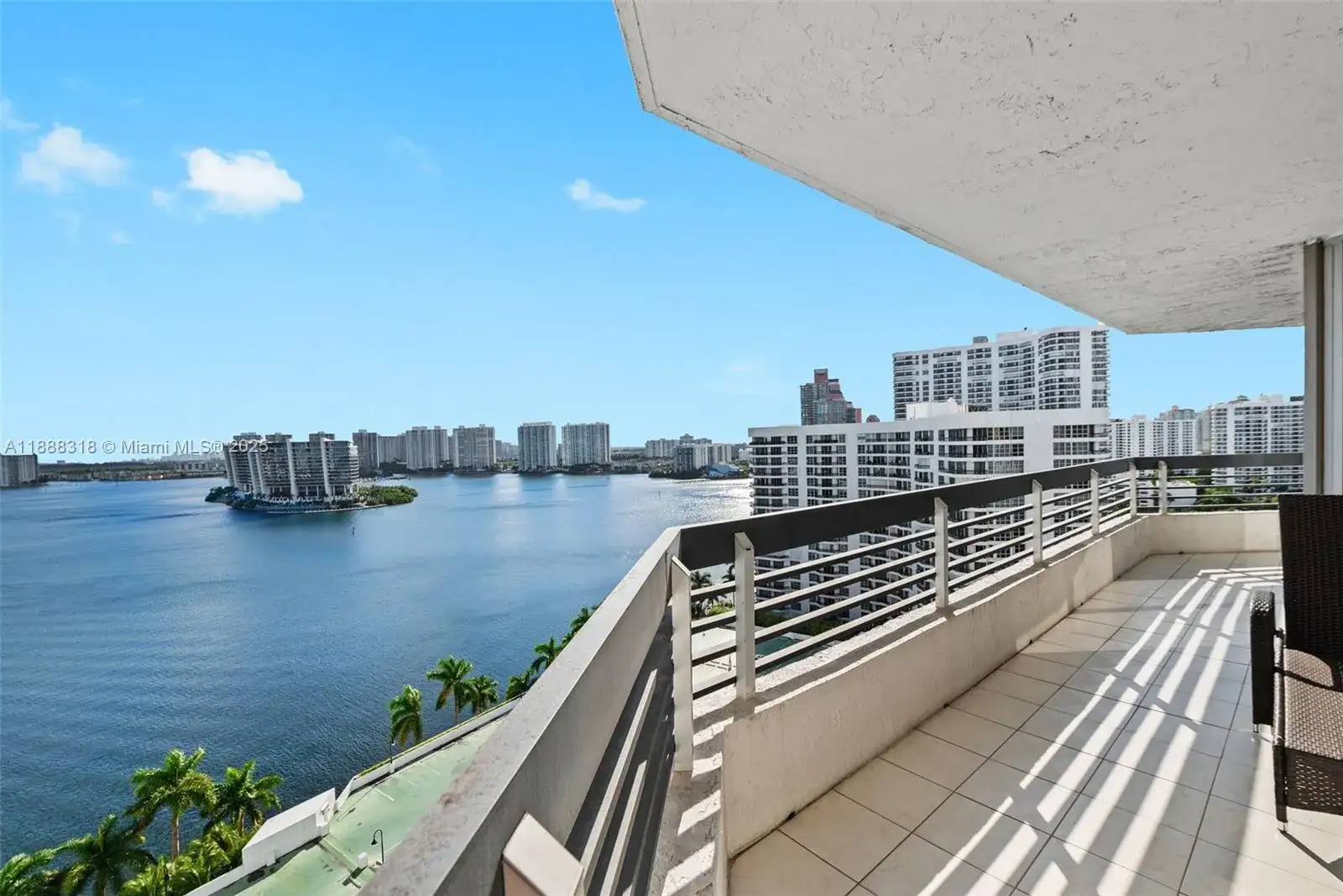 2 bedroom 2 bath Residential for sale at 19101 NE 36th Ct # 1905, Aventura FL 33180