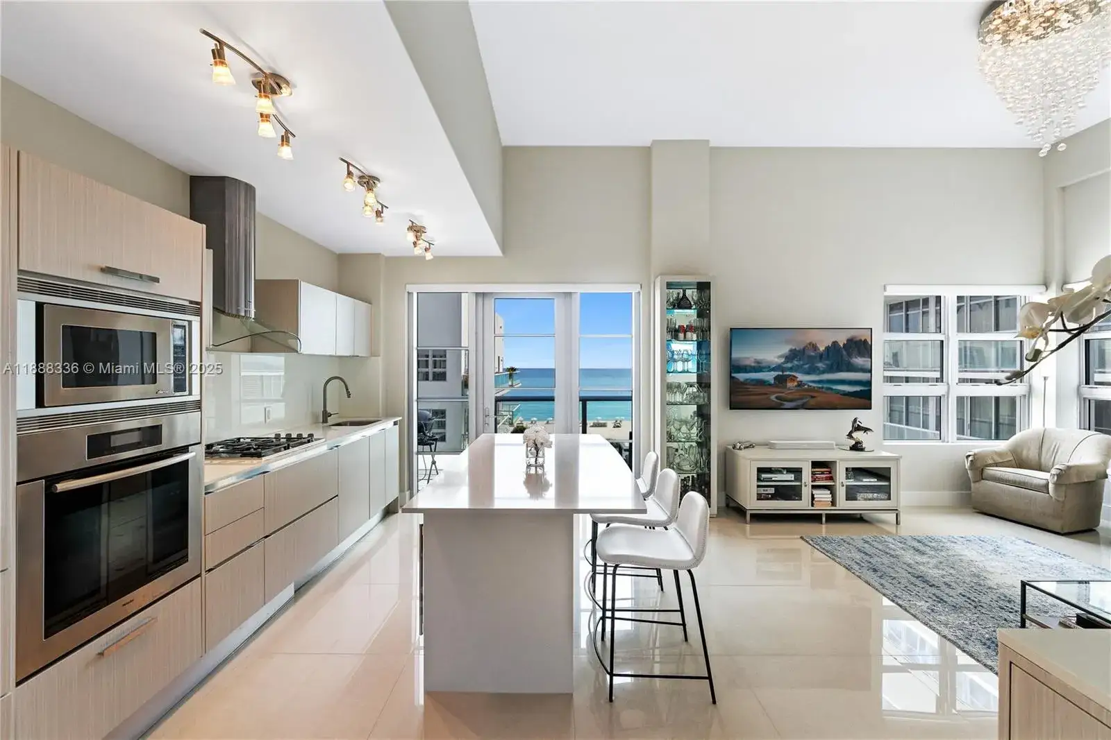 2 bedroom 2 bath Residential for sale at 3739 Collins Ave # 605, Miami Beach FL 33140