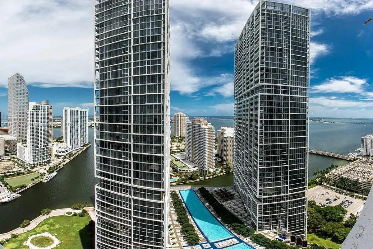 1 bedroom 1 bath Residential for sale at 485 Brickell Ave # 3707, Miami FL 33131
