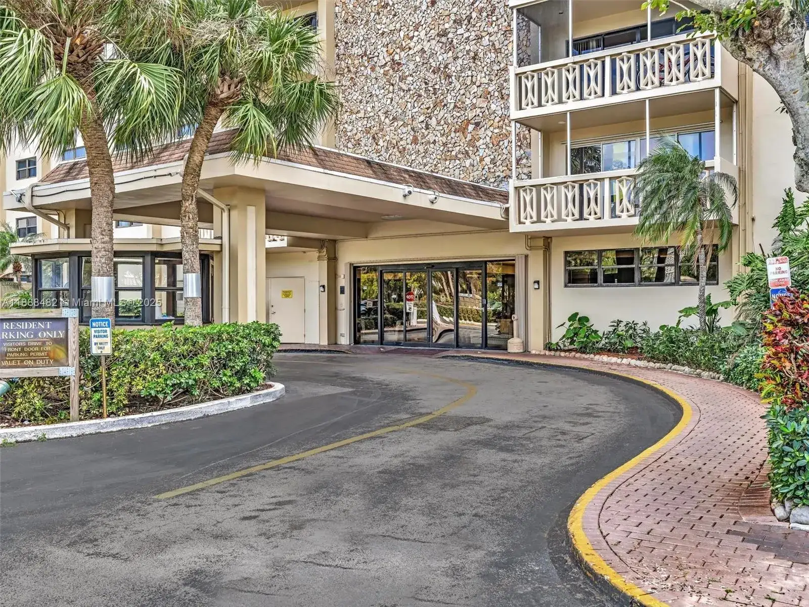 2 bedroom 2 bath Residential for sale at 800 NE 195th St # 716, Miami FL 33179