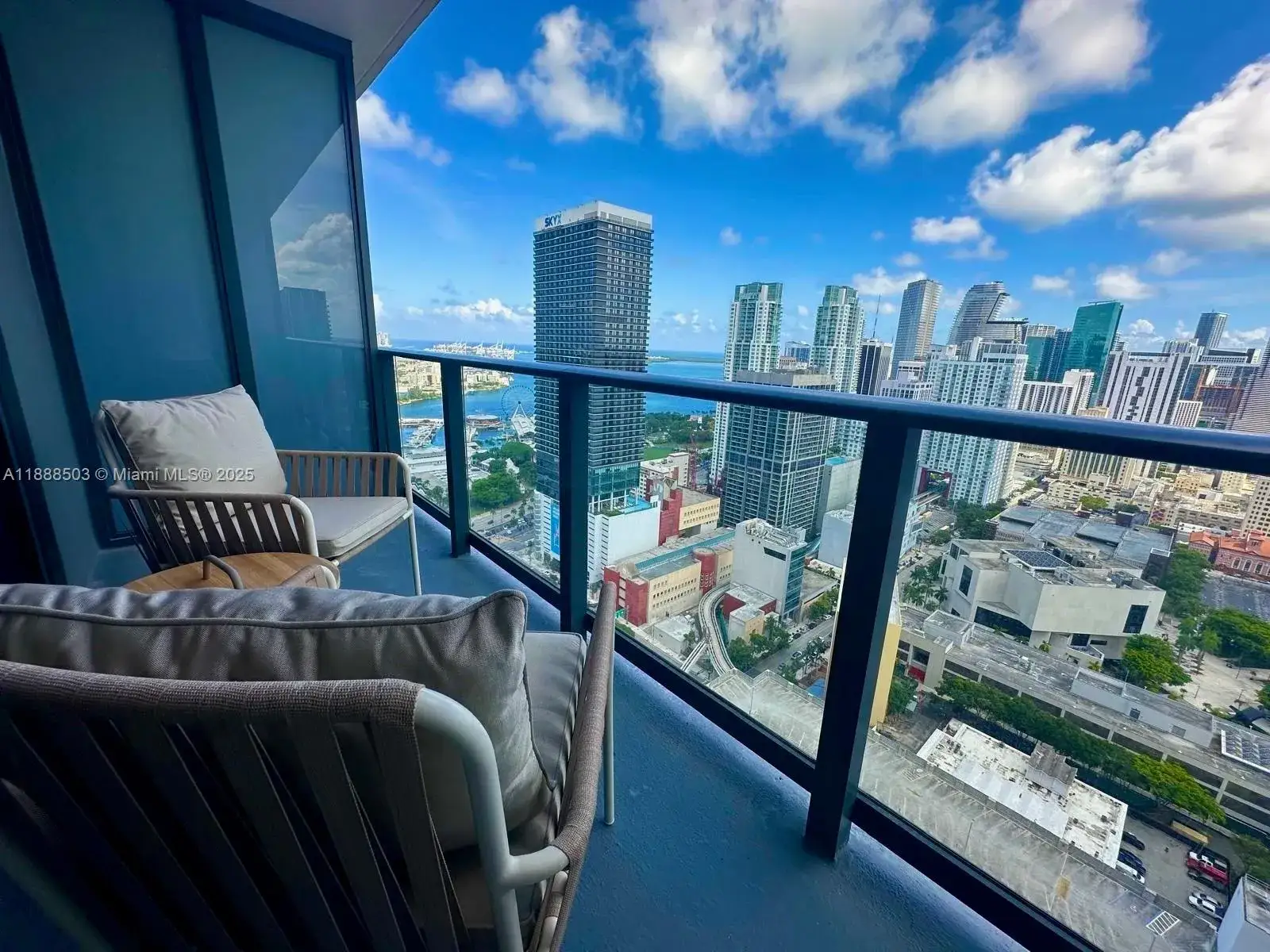 1 bath Residential for sale at 159 NE 6th St # 3306, Miami FL 33132